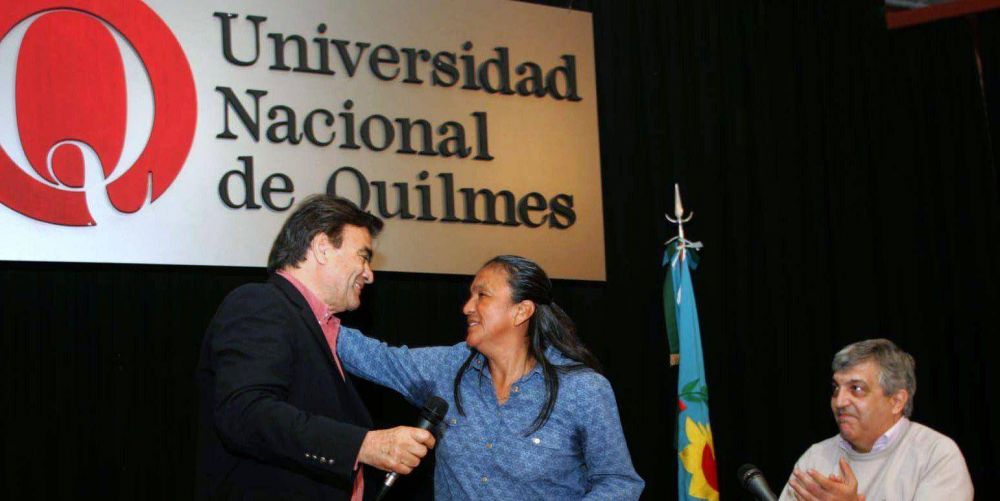El intendente Gutiérrez se mostró con Milagro Sala en la Universidad de Quilmes