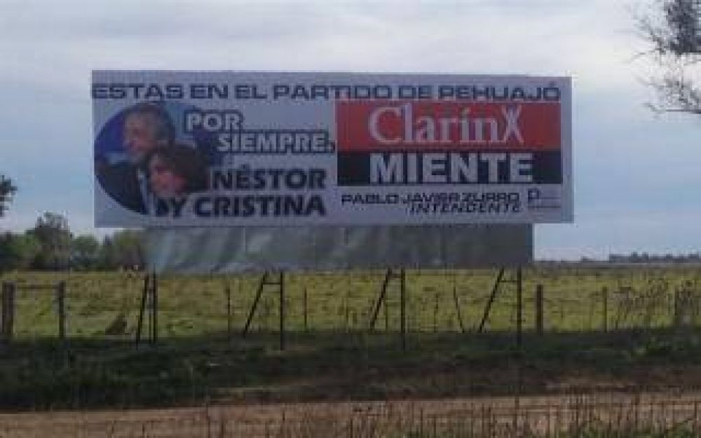 Video: Pol�mica por el cartel de Zurro contra Clar�n en Pehuaj�