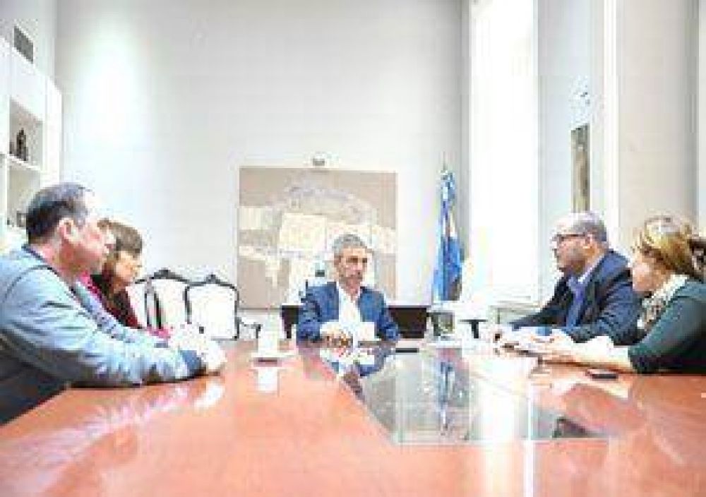 El intendente Meoni se reuni� con gremios docentes