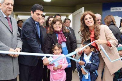 La gobernadora habilit� un jard�n de infantes y viviendas en Matar�