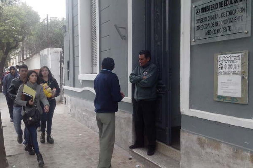 Por esc�ndalo de licencias truchas, gran cantidad de maestros quiere volver a clase