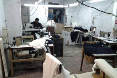 Clausuran taller clandestino que hac�a ropa para las marcas Vitamina y Ayres
