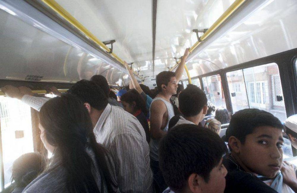 El viaje en horas pico ser� m�s caro apretados y a los empujones