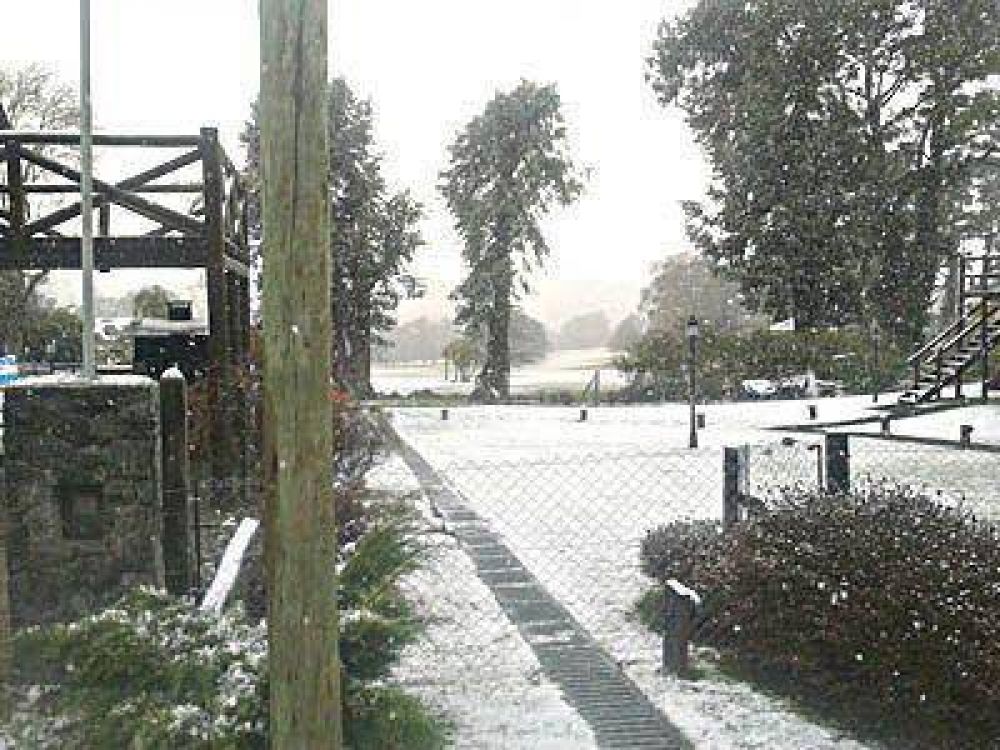 Nev� en Mar del Plata a 10 d�as del inicio de la primavera