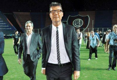 Asqueado, Tinelli se baja de la lucha por la AFA