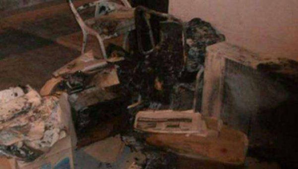 Nene de 8 a�os que fuma y toma alcohol incendi� Registro Civil