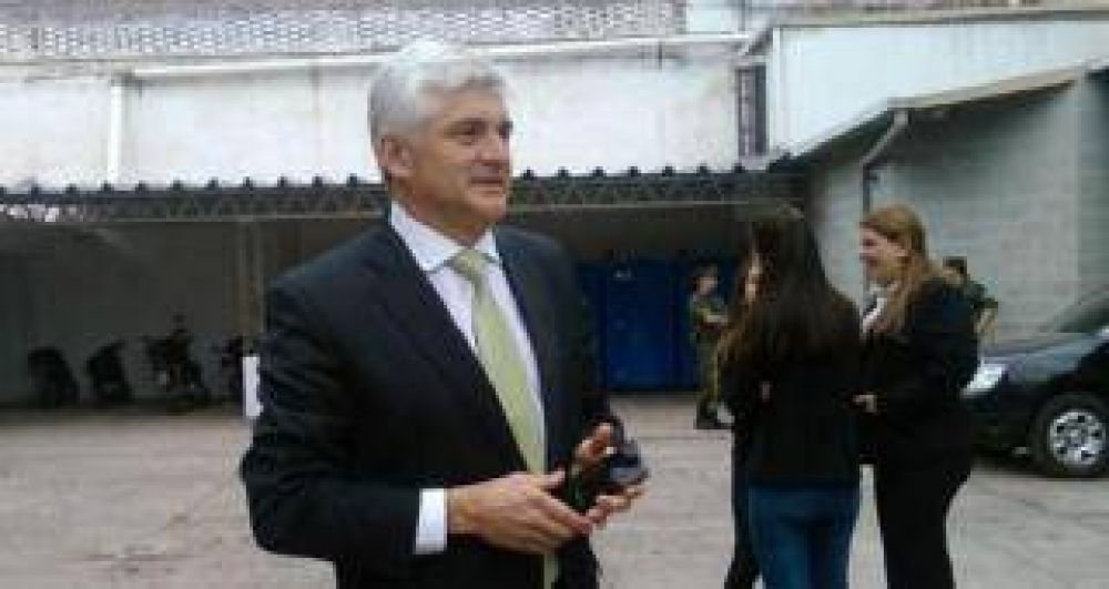 Almaraz se defendi� de la denuncia en su contra