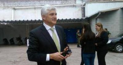 Almaraz se defendi� de la denuncia en su contra