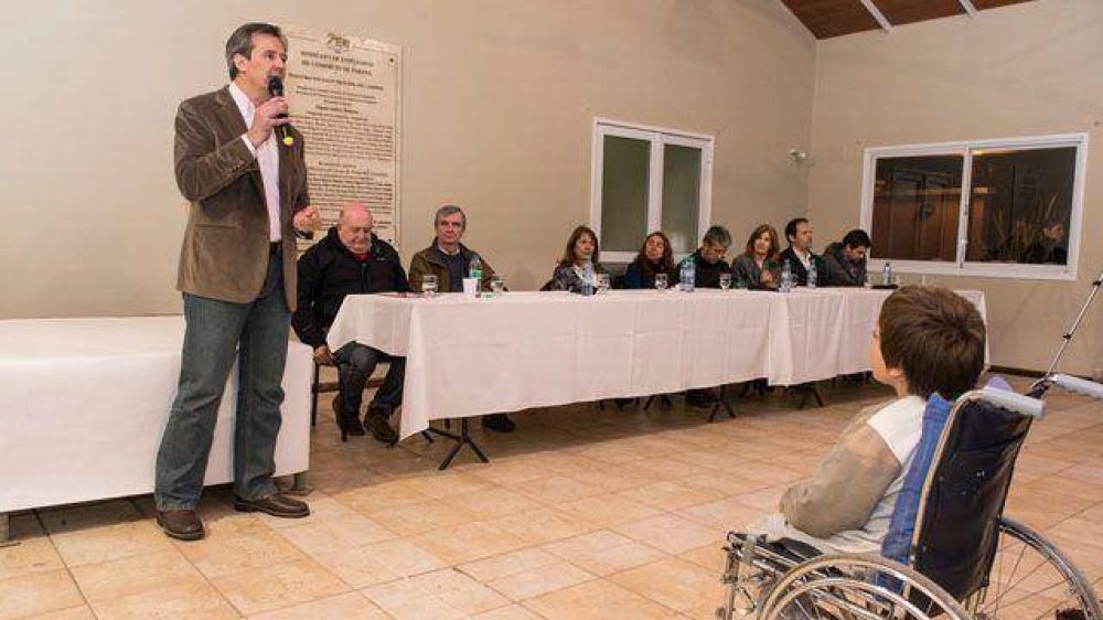 Candidatos del FpV expusieron propuestas a empleados de comercio de Paran�