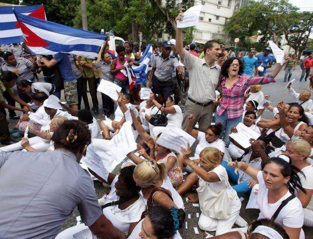 Antes de recibir a Francisco, Cuba detiene a 50 disidentes