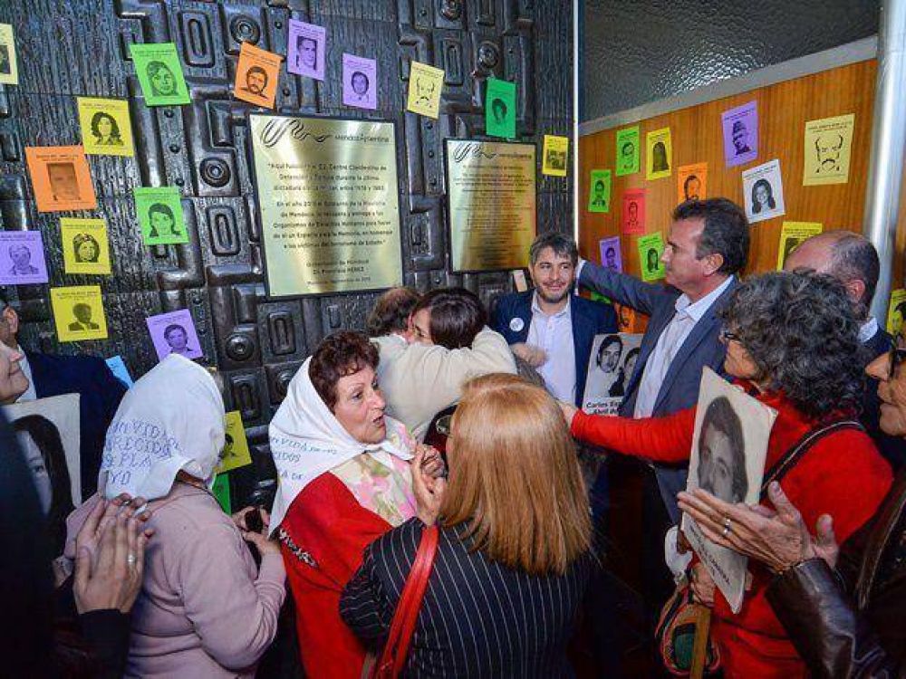 Encontraron 20 libros con actas hechas en la dictadura