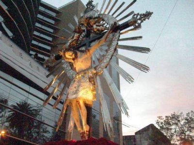 Salta reza y hace su plegaria al Se�or del Milagro