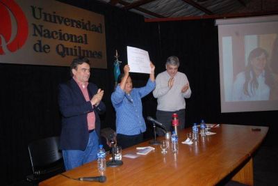 MILAGRO SALA RECIBI� UNA MENCI�N HONOR�FICA EN LA UNIVERSIDAD NACIONAL DE QUILMES