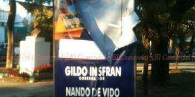 Rompen carteles del oficialismo en el centro