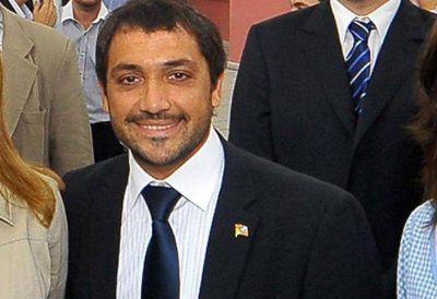Intendente K imita al gigol� para convocar a una fiesta
