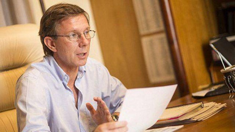 Antes de que termine su gesti�n, municipales le piden un aumento a Bahillo	