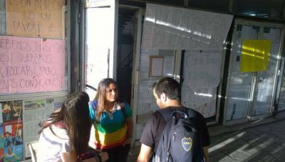 Vuelven a tomar dos colegios en protesta por falta de obras