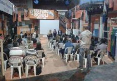 Junto a P�ngaro, licenciada Pisano disert� sobre adicciones