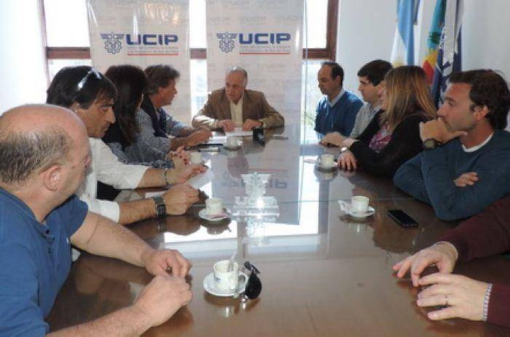 Ucip y mercantiles firmaron acuerdo para pasar al 28 de setiembre el D�a del Empleado de Comercio 