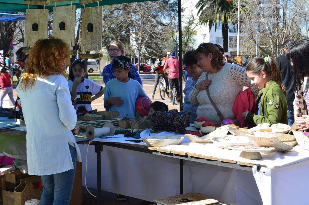 El p�blico acompa�o masiva mente una nueva presentaci�n de la Feria de Artesanos