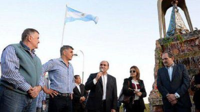 El gobernador entreg� el m�dulo habitacional n�mero 100 en La Florida