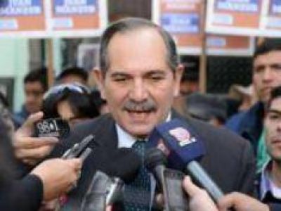 Alperovich cambi� el lugar del acto para garantizar la paz social