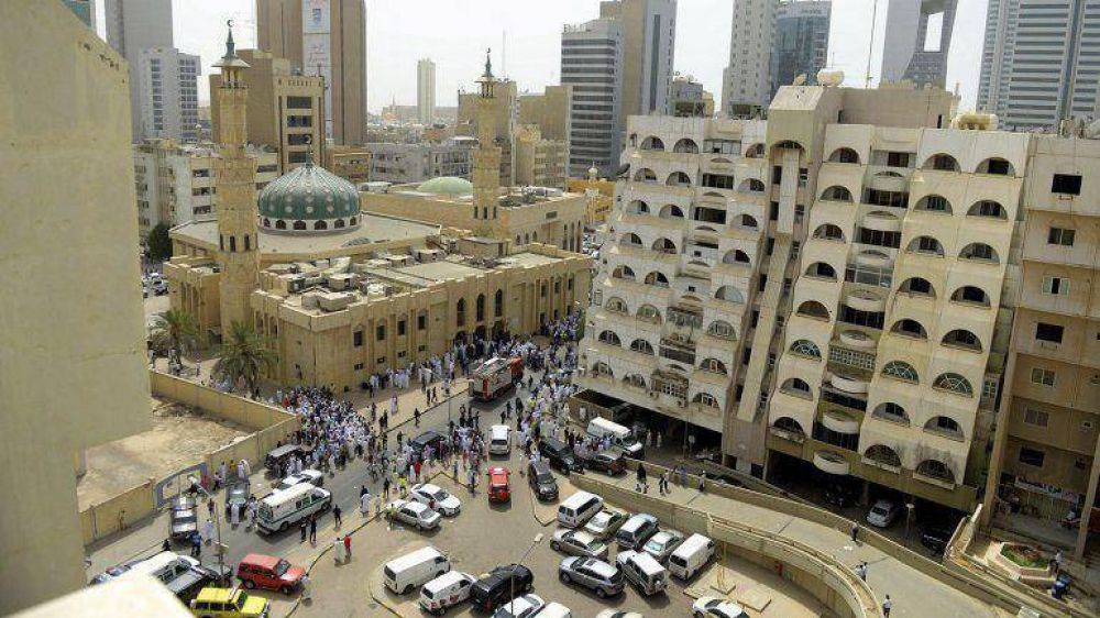 Kuwait conden a muerte a siete personas por el ataque terrorista contra una mezquita