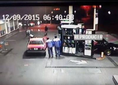 Una feroz pelea, imagen repetida de todos los fines de semana en la avenida Illia
