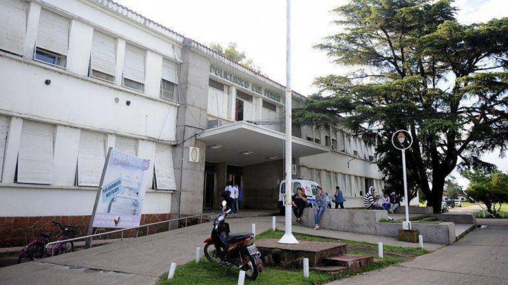 Dio a luz, se tir� por la ventana del hospital y abajo la atropell� un colectivo