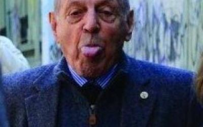 Ex intendente y genocida fue repudiado por burlarse al entrar a declarar