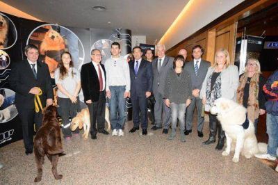 La AFIP don� perros a pacientes del servicio de Zooterapia de Ituzaing�
