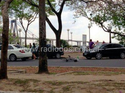 Practicaba ciclismo y se llev� por delante un auto estacionado en Costanera