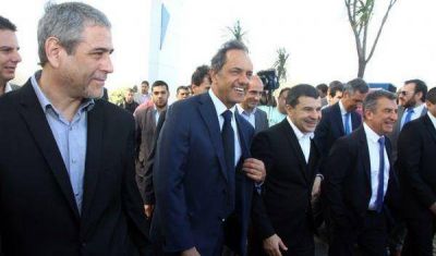 Scioli, Galuccio y Ferraresi recorrieron una YPF