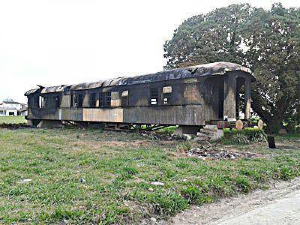 Indignaci�n por el incendio de un hist�rico vag�n en Miramar