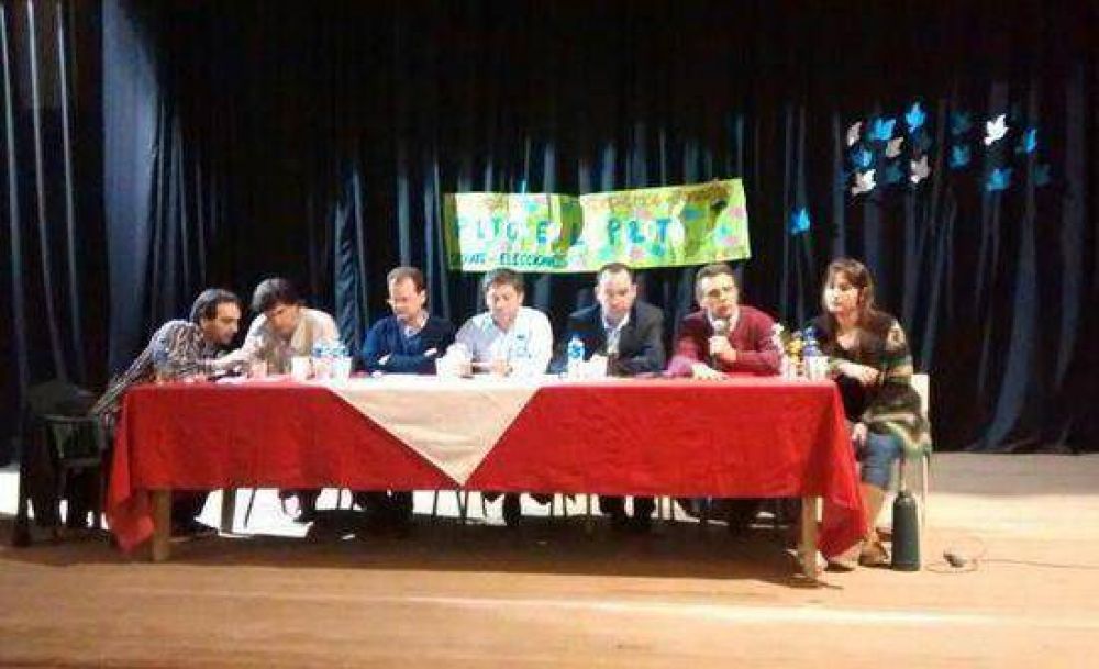 Charlas en la arena: Una silla vac�a, municipales descontentos e imparable