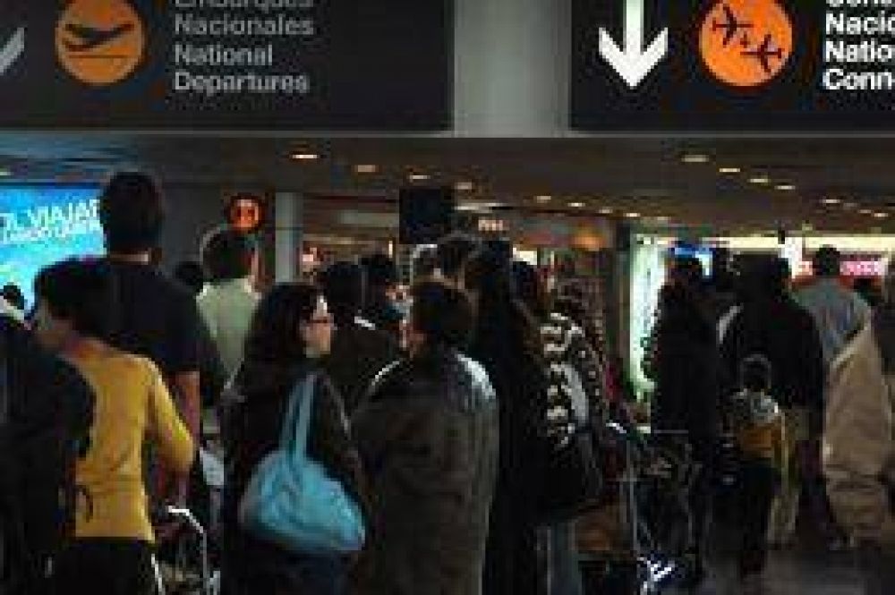 Cuatrocientos vuelos suspendidos y unos 70.000 afectados por una huelga en aeropuertos chilenos