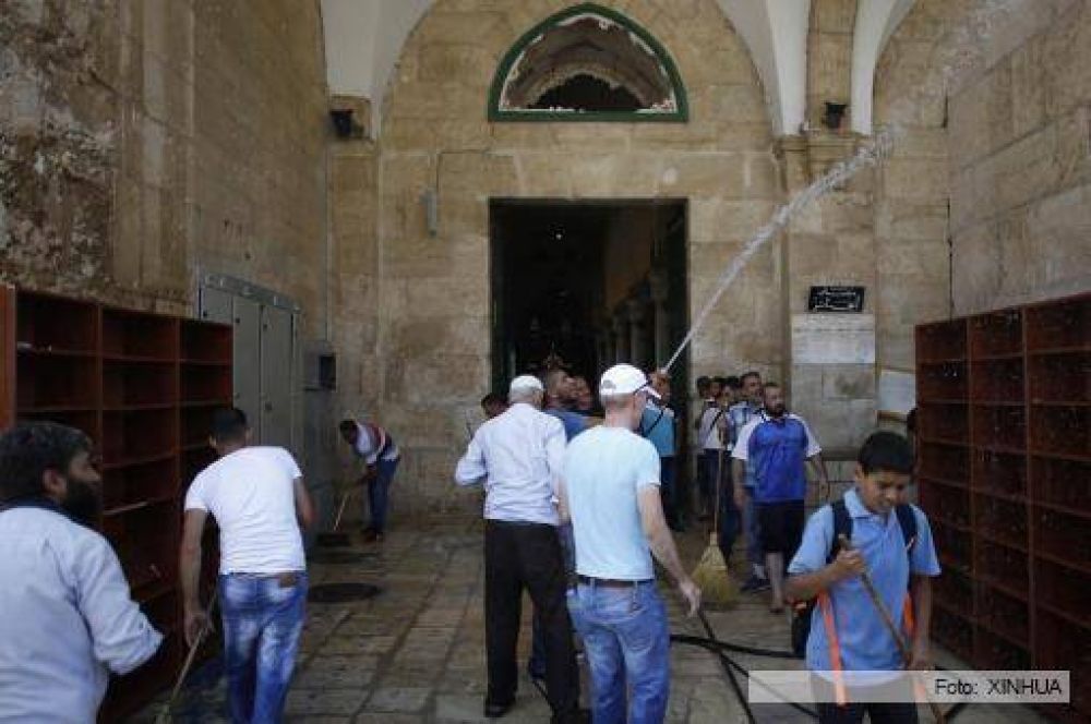 Tercer d�a seguido de choques entre palestinos y la polic�a de Irsael en la Mezquita de Al Aqsa, en Jerusal�n