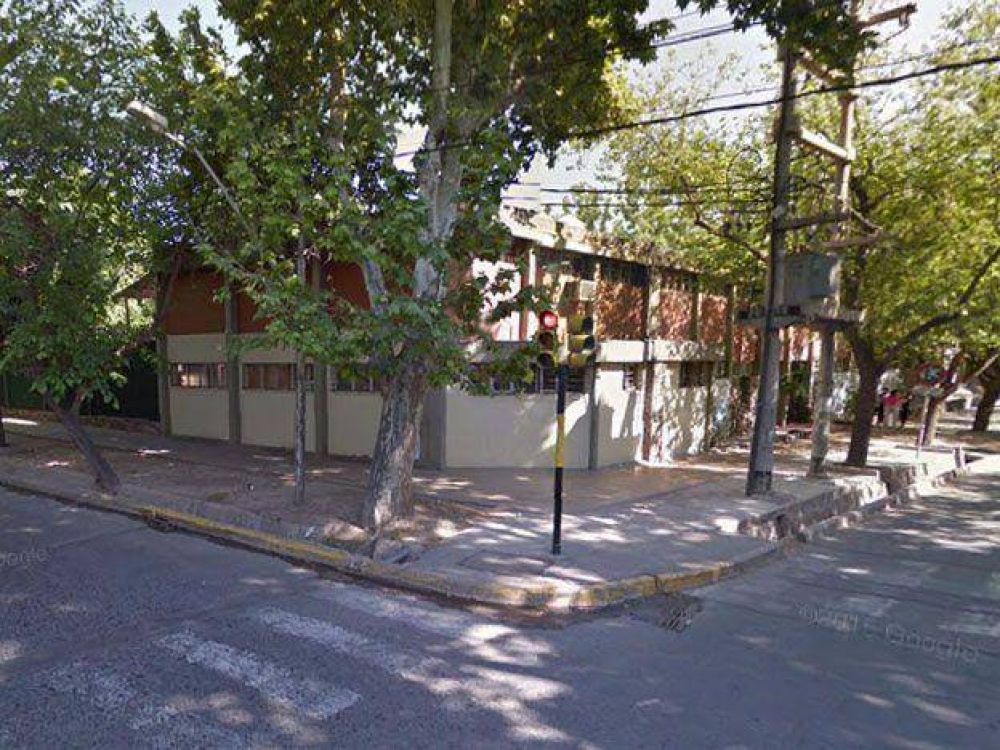 Denunciaron que intentaron secuestrar a una ni�a de 11 a�os a la salida de la escuela en pleno centro de Mendoza