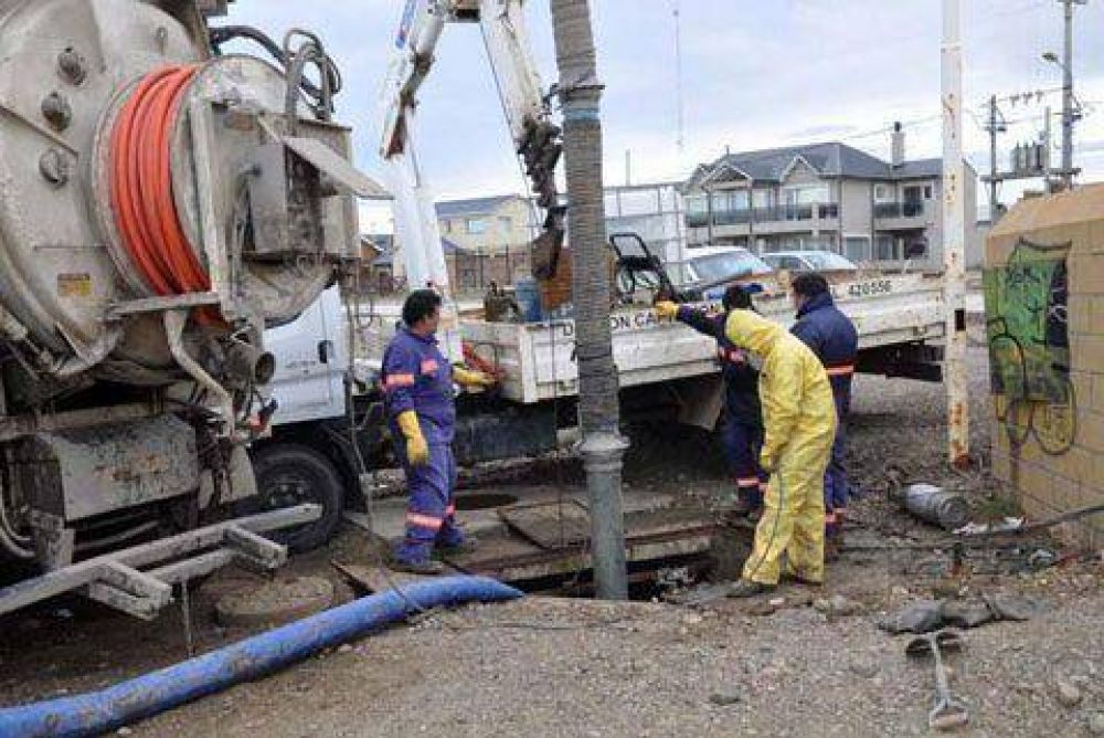 Obras P�blicas trabaja en reparaci�n de red pluviocloacal