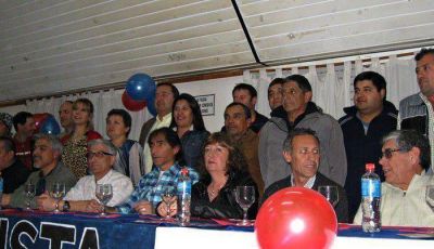 La Lista Azul y Roja de municipales present� su propuesta 