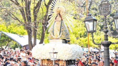 Cerca de 850 mil fieles participaron en la procesi�n del Se�or y la Virgen del Milagro