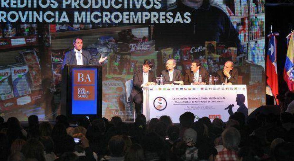 Scioli junt� a mil emprendedores para resaltar su pol�tica de microcr�ditos
