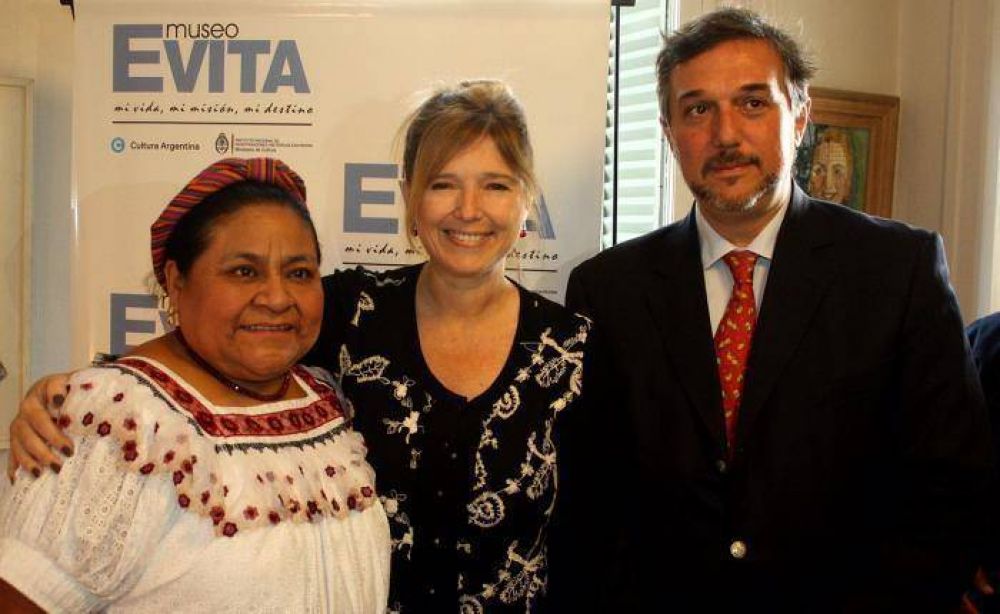 Rigoberta Mench� y Mujeres Premio Nobel piden por la Paz desde el Museo Evita