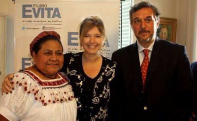 Rigoberta Mench� y Mujeres Premio Nobel piden por la Paz desde el Museo Evita