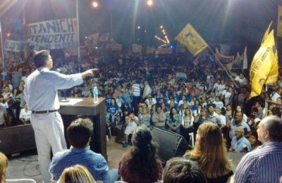 Multitudinario cierre de campa�a de Capitanich en la zona Sur de Resistencia