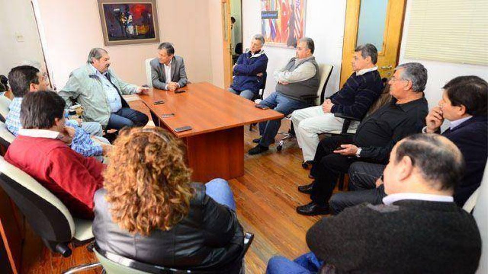 Tras pacto Varisco-Vsquez, el FpV exhibe respaldo sindical a Osuna