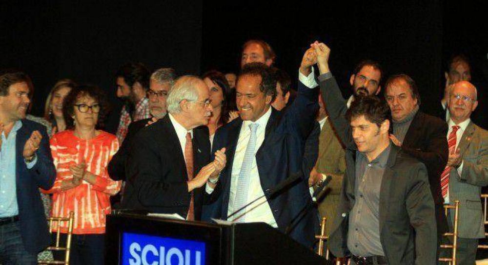 Scioli cerr� con La C�mpora y sugiri� que dejar� a Recalde en Aerol�neas