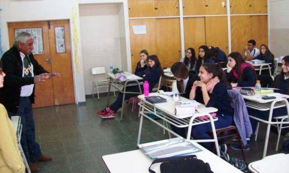 �Construyendo Memoria� en colegios santarrose�os