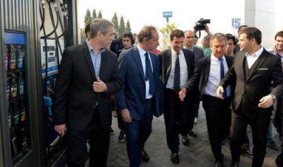 Scioli, Galuccio y Ferraresi recorrieron una estaci�n YPF en Avellaneda