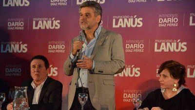 DAR�O D�AZ P�REZ Y DANIEL FILMUS JUNTO A VETERANOS DE GUERRA DE MALVINAS